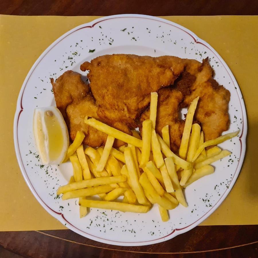 Ristorante Della Stazione होटल